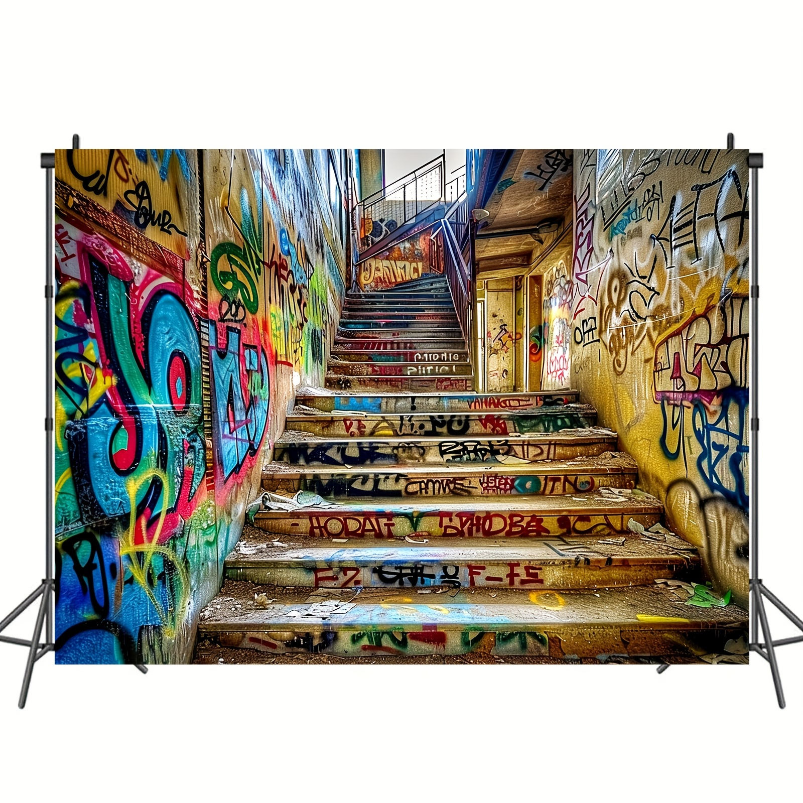 Vibrant urban street graffiti  - مراجعة Street Fashion Photo وسعره